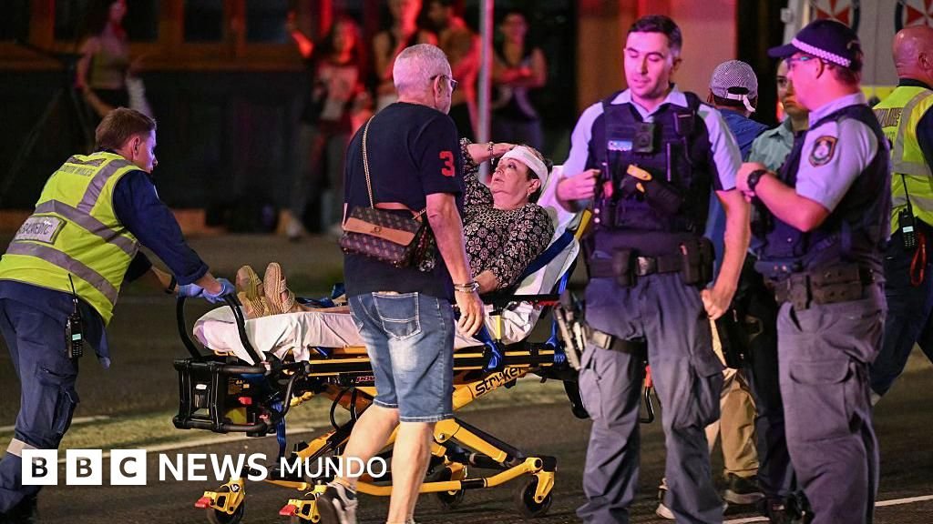 Dieciséis víctimas en un tiroteo en un evento comunitario judío en Bondi Beach, la icónica playa australiana