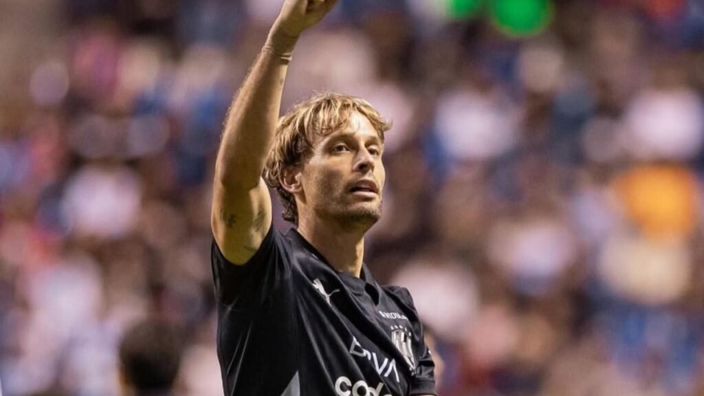 Sergio Canales brilla en otra exhibición y consolida el liderazgo de Monterrey