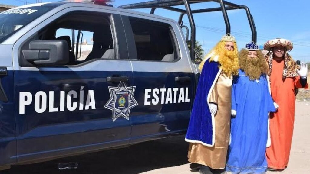 Policías de Coahuila y Durango distribuyen juguetes en la celebración del Día de Reyes Magos