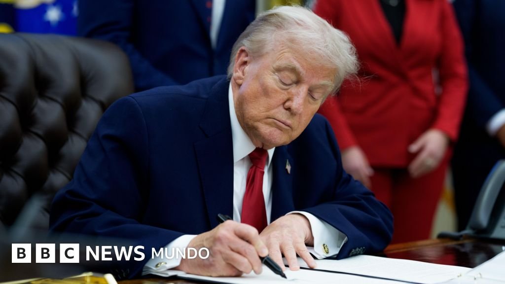 Trump advierte que podría aplicar aranceles a los países que exporten petróleo a Cuba