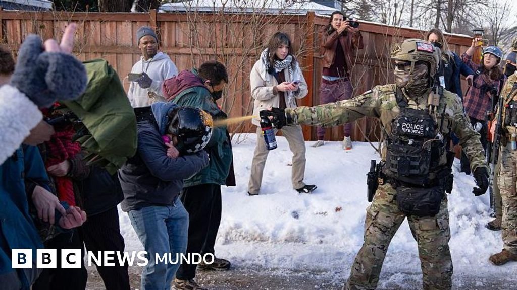 Un agente de ICE dispara y mata a una mujer en Minneapolis durante una operación de migración ilegal.