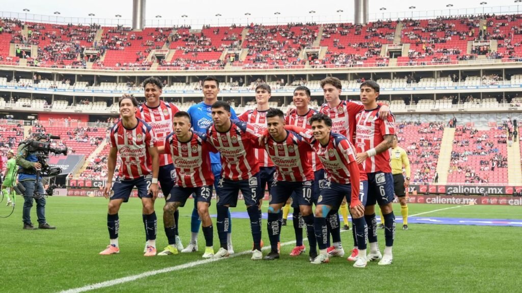 Chivas y América: ¡Descubre las alineaciones para el Clásico Nacional!