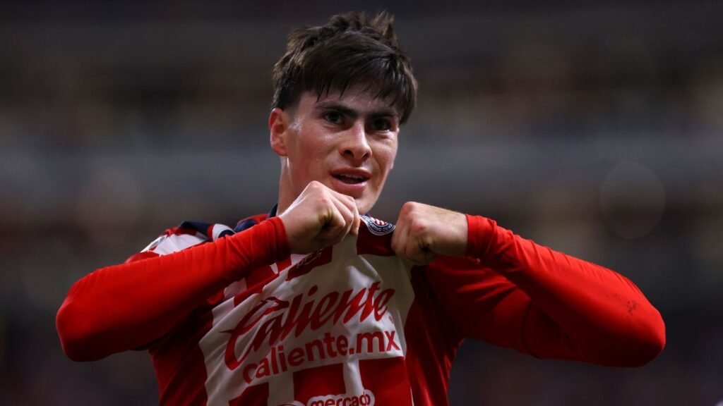 "Hormiga" González necesita ser tan efectivo como Chicharito, afirma Luis García.