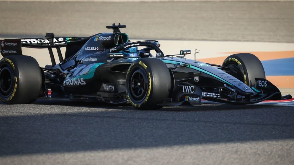 Mercedes lidera el camino en Baréin