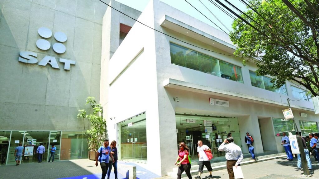 SAT acusa a 1,063 evasores fiscales