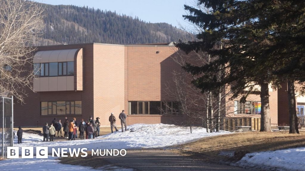 Tiroteo en escuela y vivienda en el oeste de Canadá deja al menos 9 fallecidos y 25 heridos