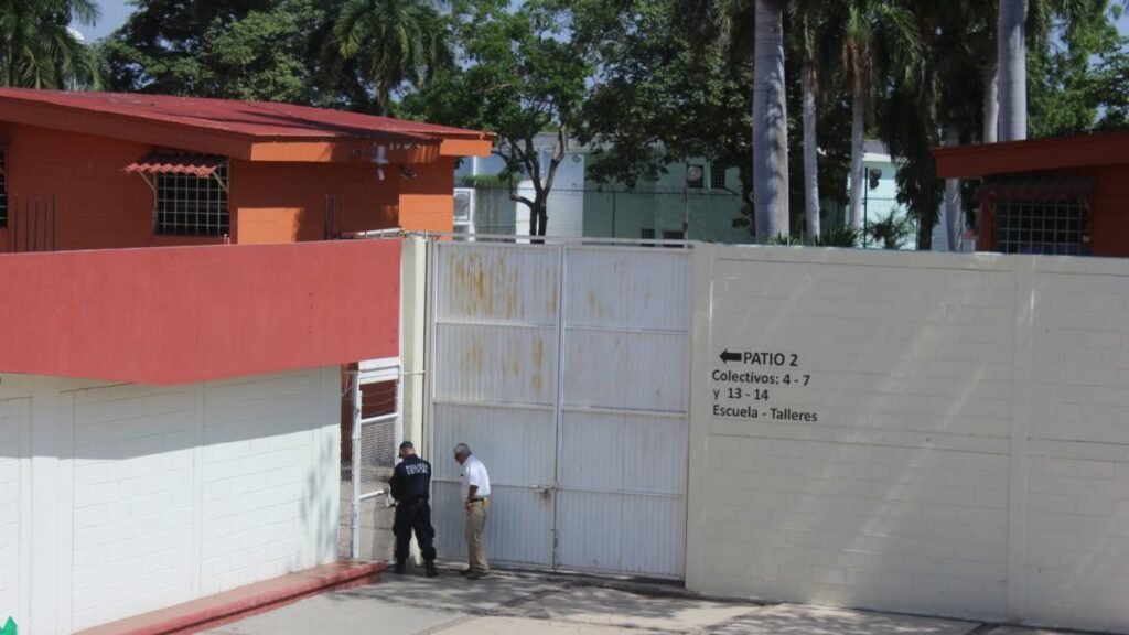 Joven huye del centro tutelar, pero sus padres lo traen de vuelta.