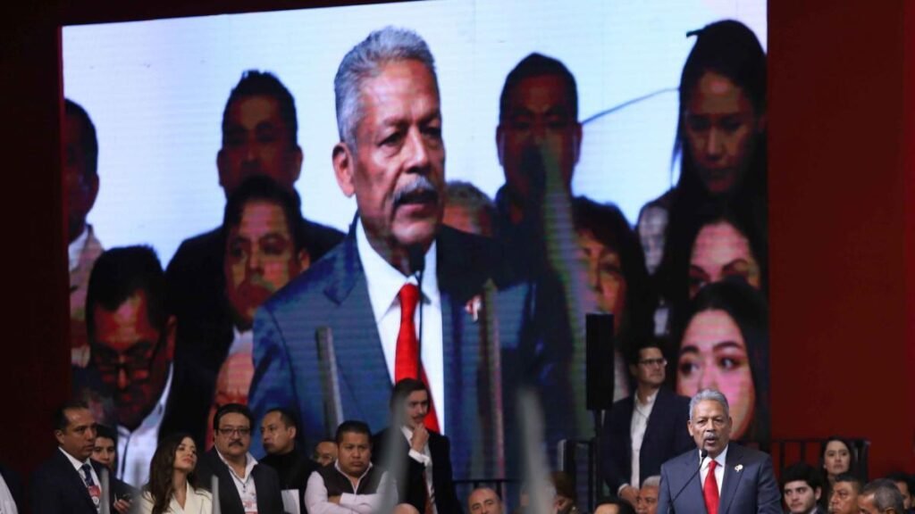 Tereso Medina asume el liderazgo de la CTM con su protesta oficial