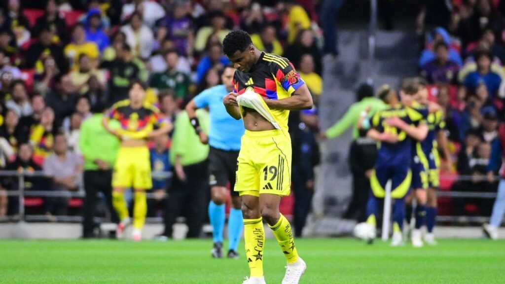 América se despide entre gritos y protestas de sus aficionados