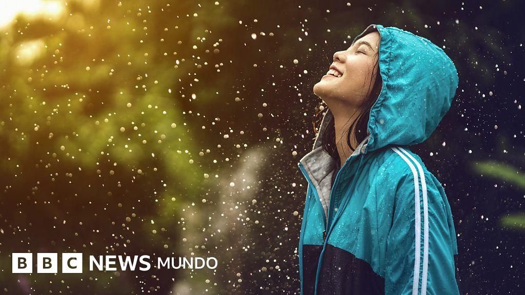 Cuatro beneficios para tu salud al salir a la lluvia, respaldados por la ciencia