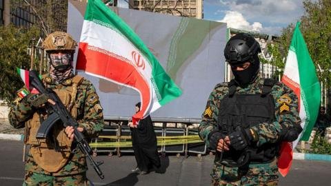 EE.UU. e Irán: El camino hacia el acuerdo de cese al fuego y la reapertura del estrecho de Ormuz