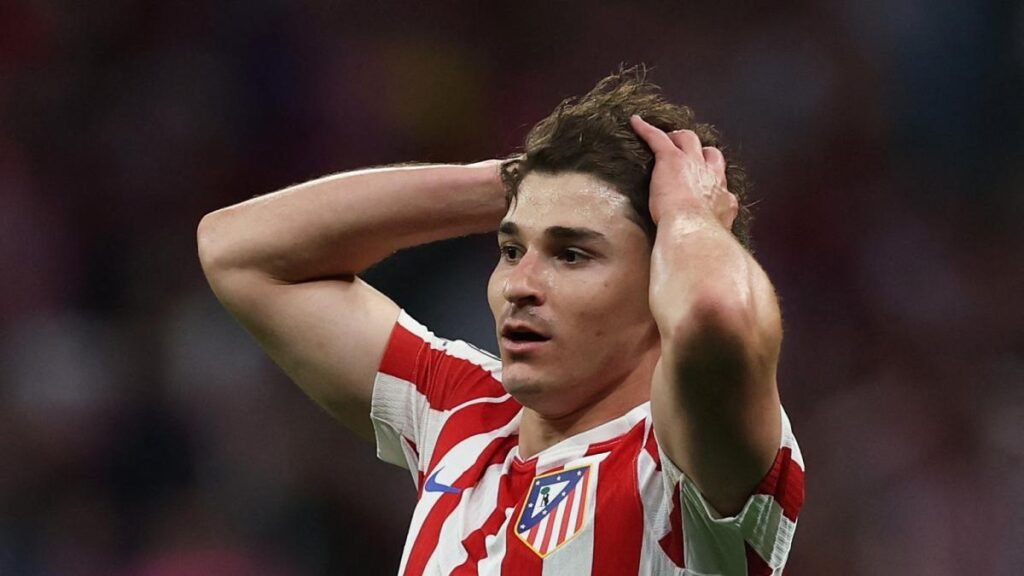 Atlético de Madrid estaría dispuesto a negociar por Julián Álvarez, aunque el argentino rechaza la oferta.