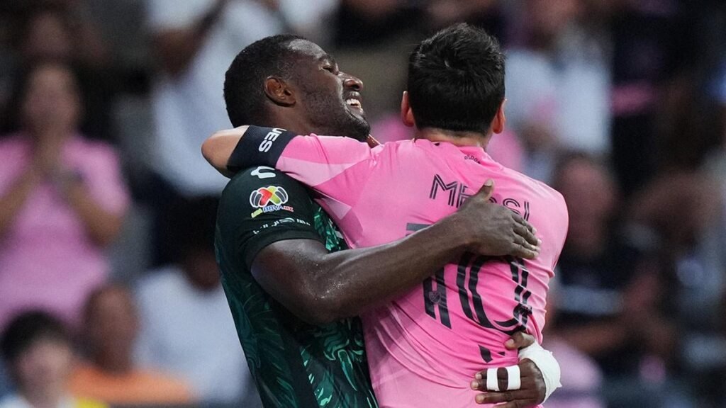 Un emotivo abrazo entre Romaña y Messi que tocó los corazones de todos