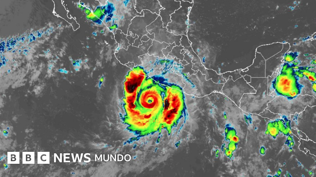 El huracán Polo se intensifica a categoría 5 mientras avanza cerca de la costa del Pacífico en México