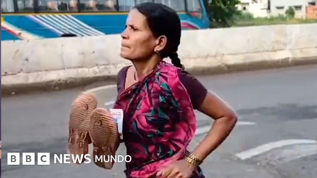 La madre que conquistó las redes al ganar una carrera descalza para comprar útiles escolares a su hija