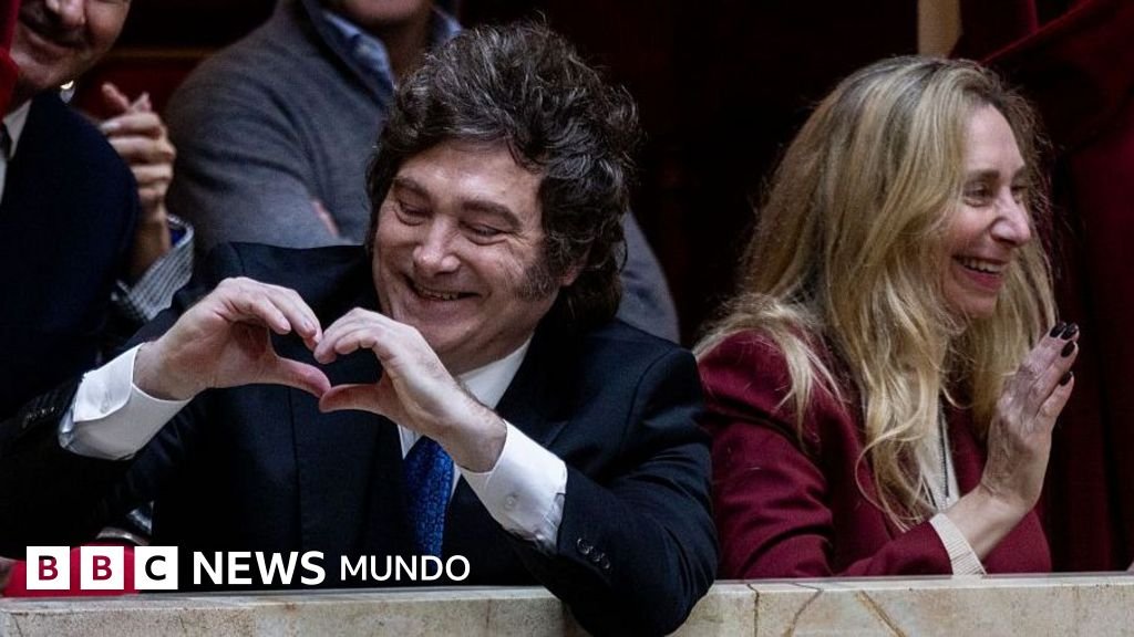 El presidente Javier Milei y su hermana Karina quedan libres de cargos en el escándalo de la criptomoneda $LIBRA en Argentina.